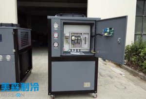 小型風冷冷水機的應(yīng)用領(lǐng)域